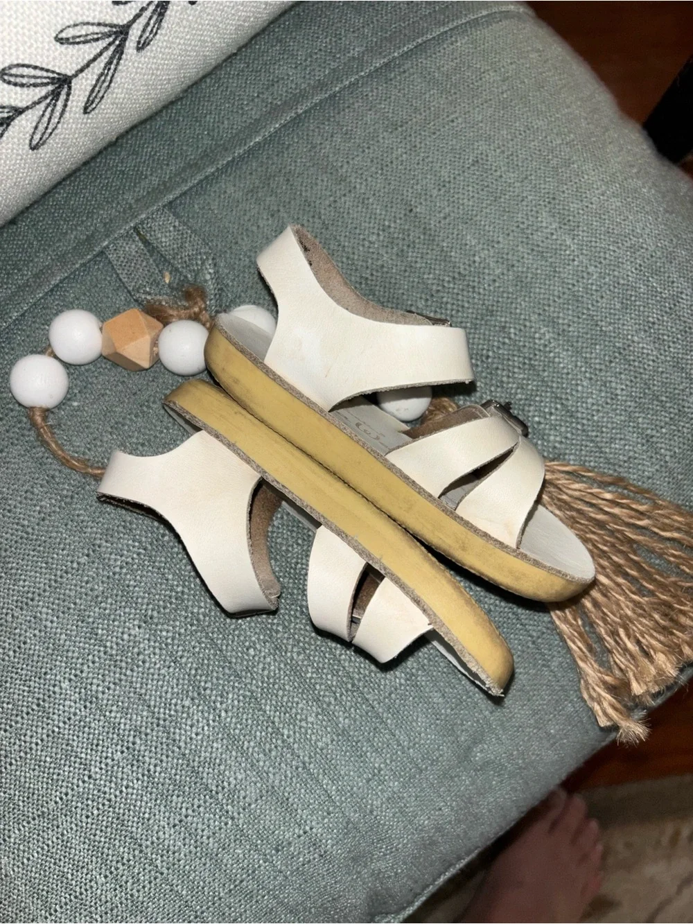 Toddler Cream Leather Double-Buckle Sandals